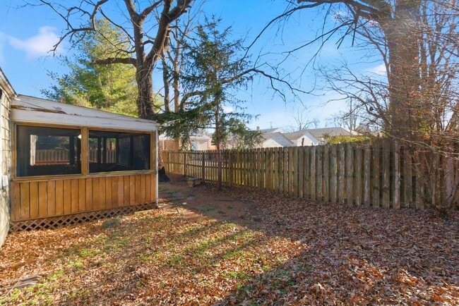 Building Photo - 1354 E Walnut St