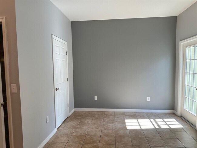 Building Photo - 14157 Stowbridge Ave