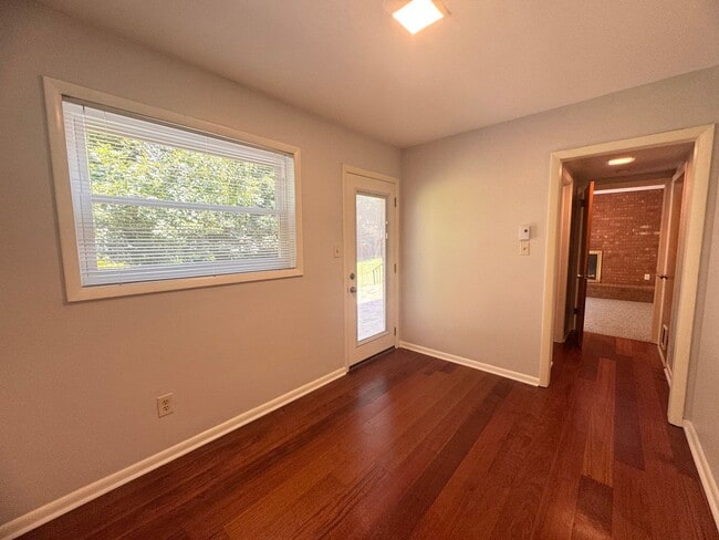Building Photo - 4 Bedroom Jamestown Beauty!