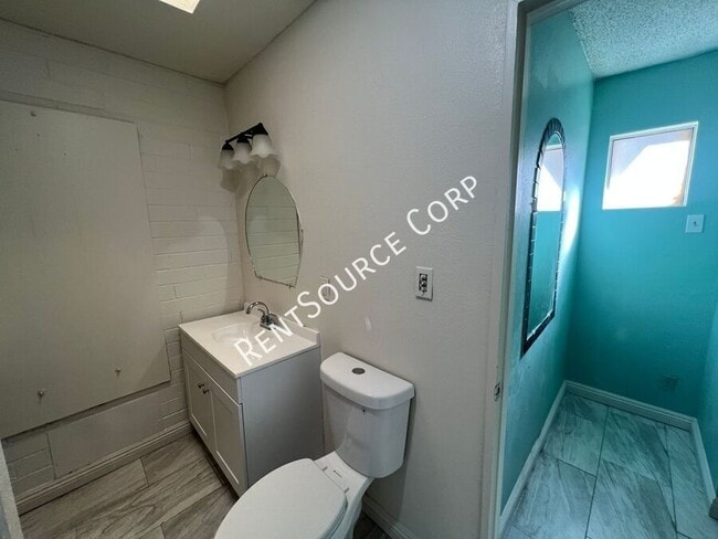 Building Photo - 808 Arville Ave