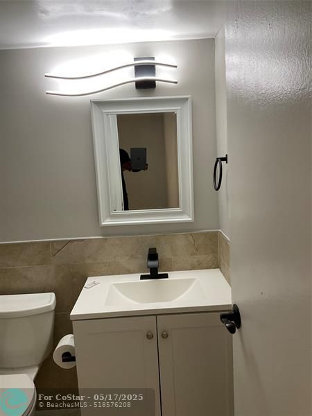 Building Photo - 6101 N Falls Cir Dr