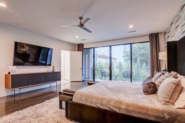 Building Photo - 5017 Milam St