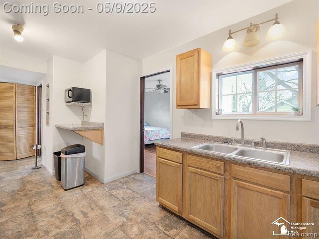 Building Photo - 3362 5th St