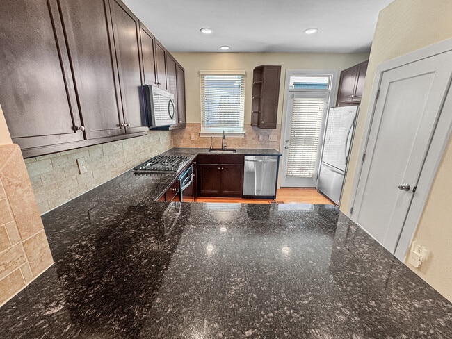 Building Photo - 5610 45th Ave