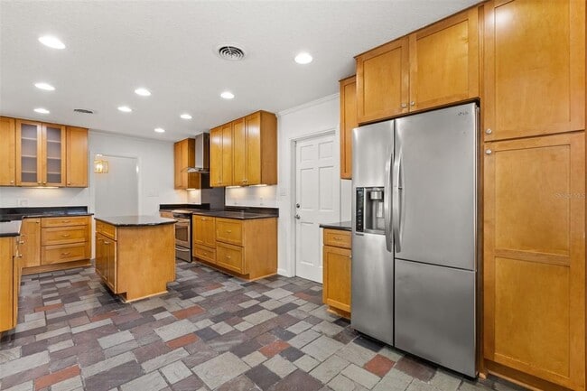 Building Photo - 1711 Chestnut Ave