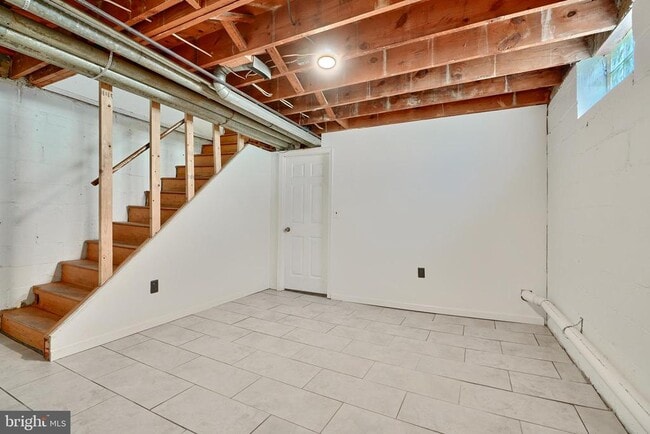 Building Photo - 530 47th St
