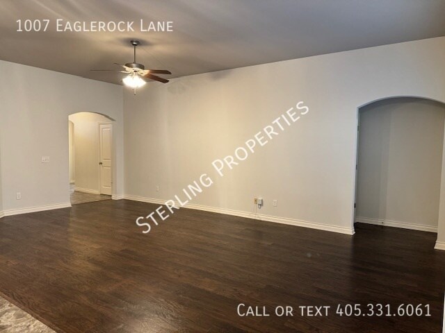 Building Photo - 1007 Eaglerock Ln