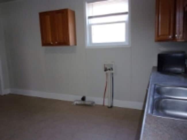 Building Photo - 526 Leslie St