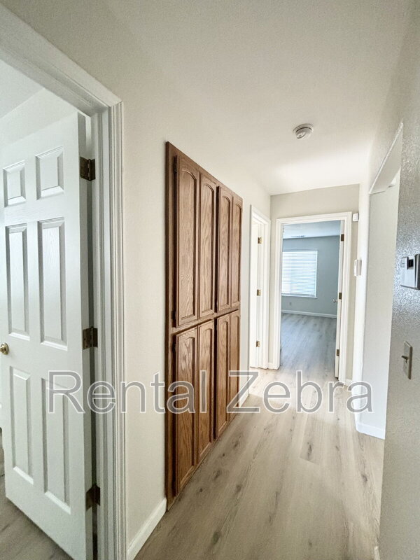 Building Photo - 746 Wren Ct