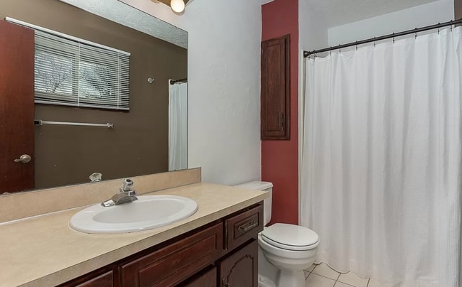 Building Photo - Spacious 4 Bedroom in Millard!!