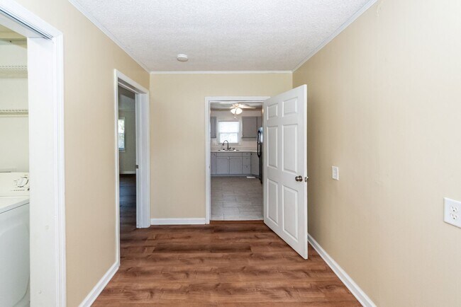 Building Photo - 2139 Pierpont Ave