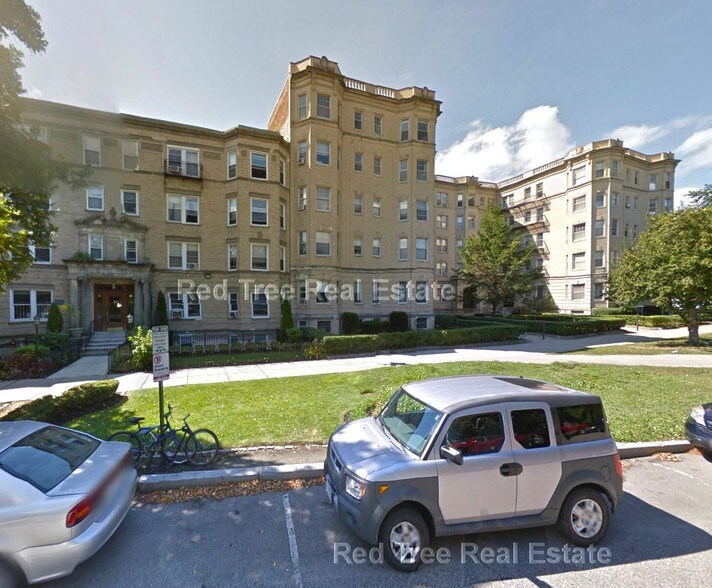 Building Photo - 27 Park Dr