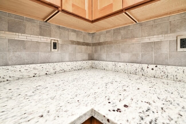 Building Photo - 77 Swan St