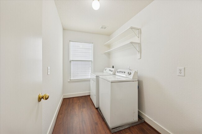 Building Photo - 10727 Cobblecreek Way