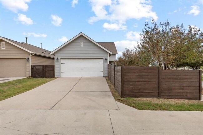 Building Photo - 6009 Baythorne Dr