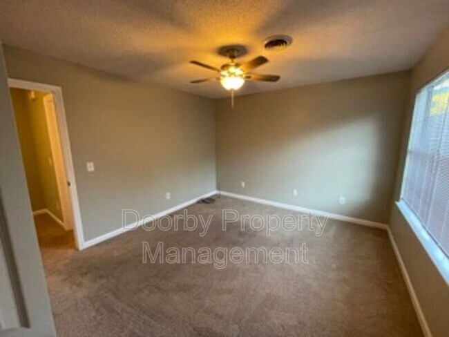 Building Photo - 3455 Hedge Drive Northeast