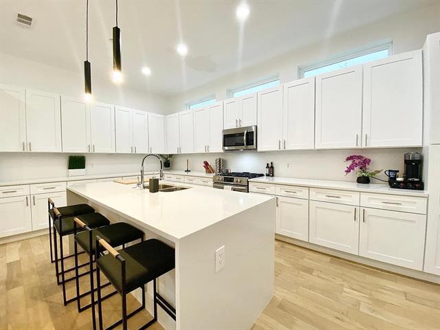 Building Photo - 4223 Delano Pl