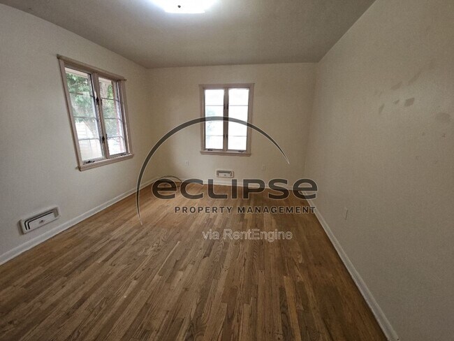 Building Photo - 102 Poncha Ave