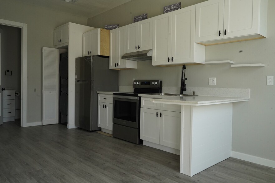 Building Photo - 926 W Estes Way