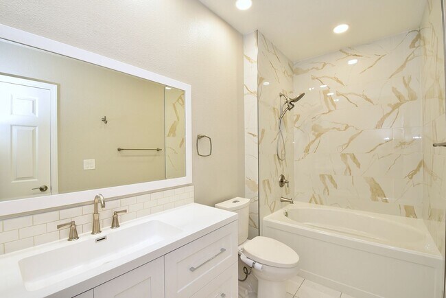Building Photo - UPGRADED LOVELY 2 BED 2 BATH CONDO AT VISTANA