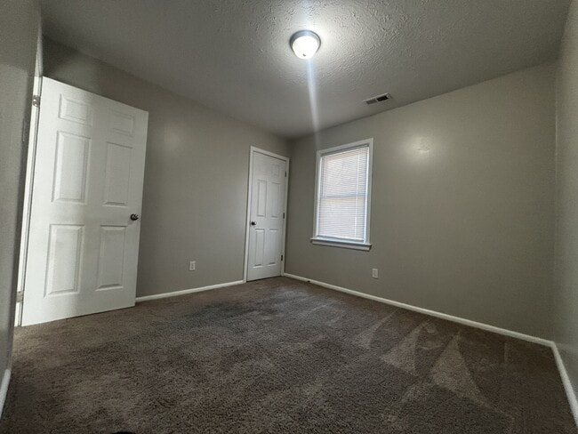 Building Photo - 516 Olivia Ln