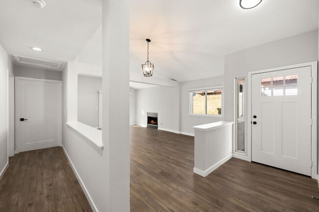 Building Photo - Beautiful Highland Home