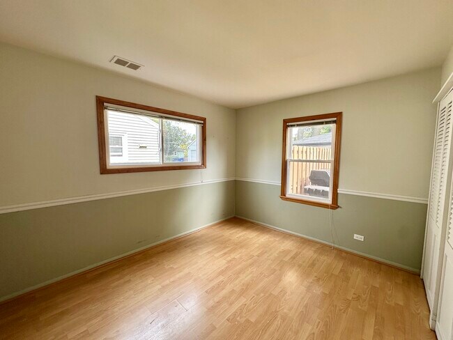 Building Photo - 1207 S Sumner St