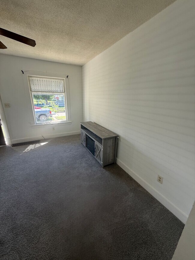 Building Photo - 205-207-207 18th Ave