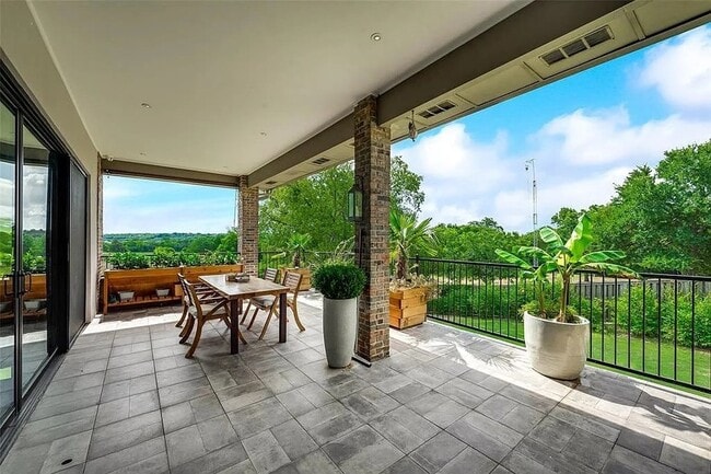 Building Photo - 8542 Meadowbrook Dr