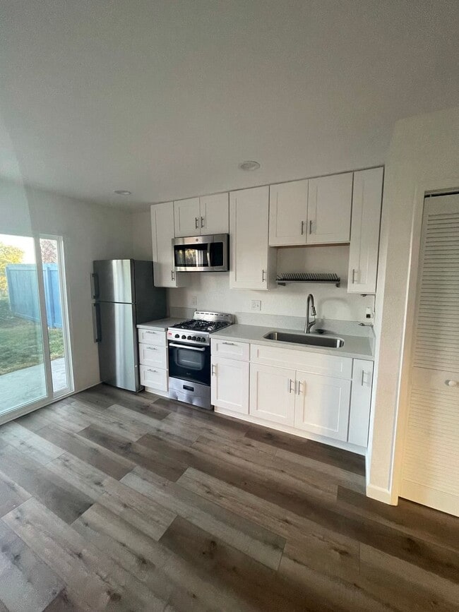 Building Photo - 3256 Carr Dr