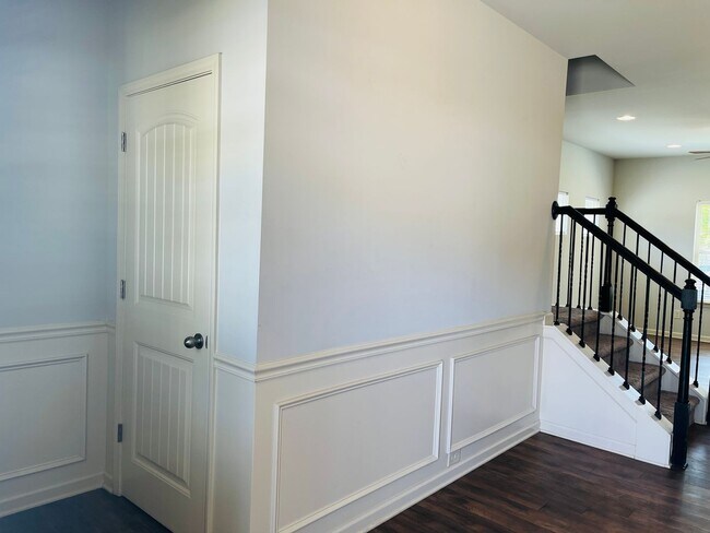 Building Photo - Wow! Check out this charming 3 bedroom 2.5 bathroom home in Newnan!