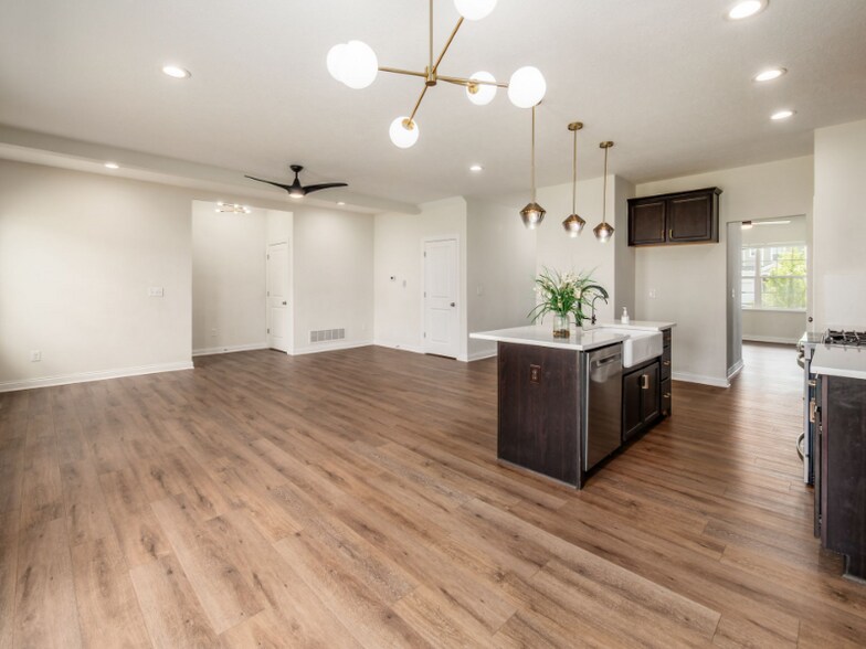 Building Photo - 7343 Quailview Dr