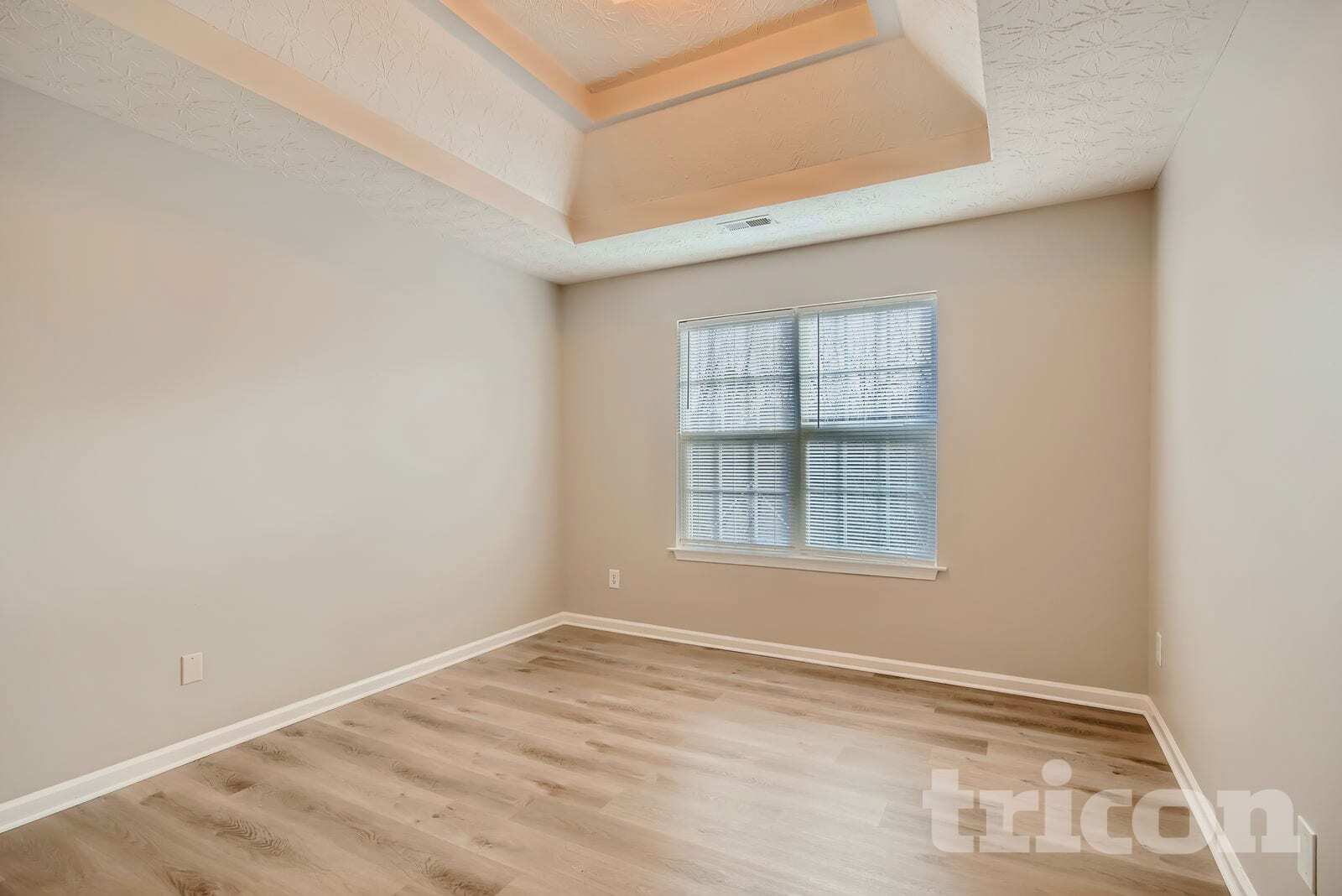 Building Photo - 5005 Eagle Creek Dr