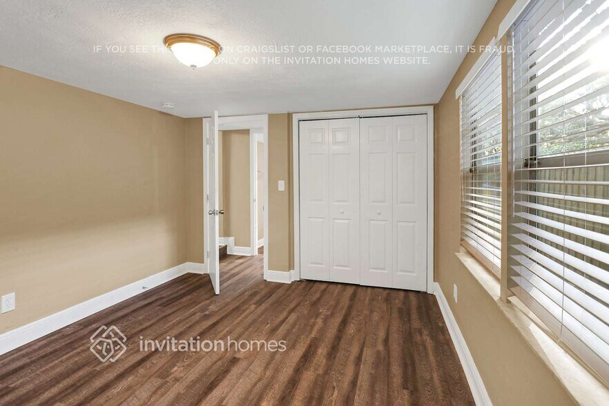 Building Photo - 8718 N Mandarine Pl