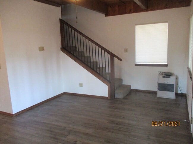 Building Photo - One Bedroom PLUS Loft!! Completely redone!...