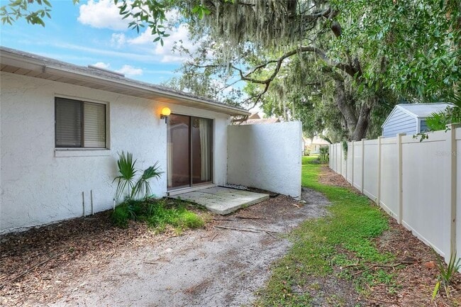 Building Photo - 3988 Oak Loop
