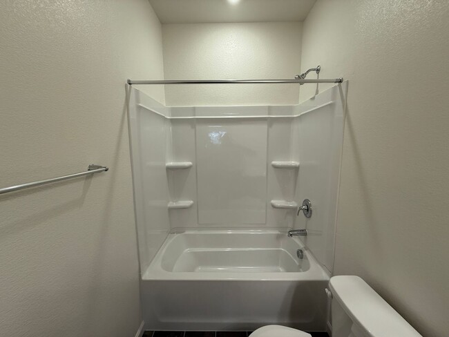 Building Photo - Brand NEW single story home in Hughson!