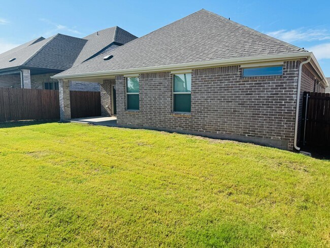 Building Photo - 801 Easthill Dr