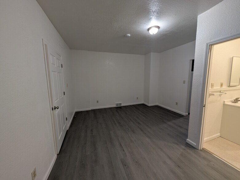 Living Room - 1508 Woodmont Ave