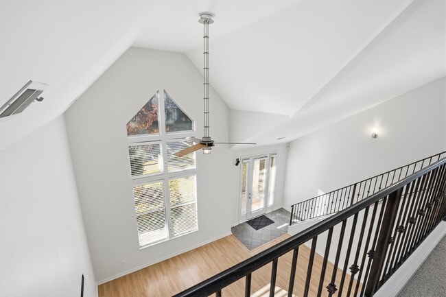 Building Photo - 1198 Island Pl E