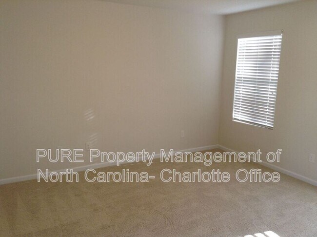Building Photo - 613 Oak Forest Lane