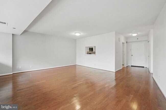 Building Photo - 1805 Crystal Dr