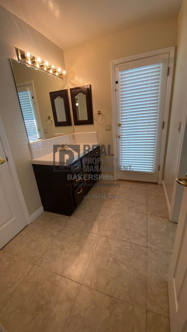 Building Photo - 10916 Stony Point Dr