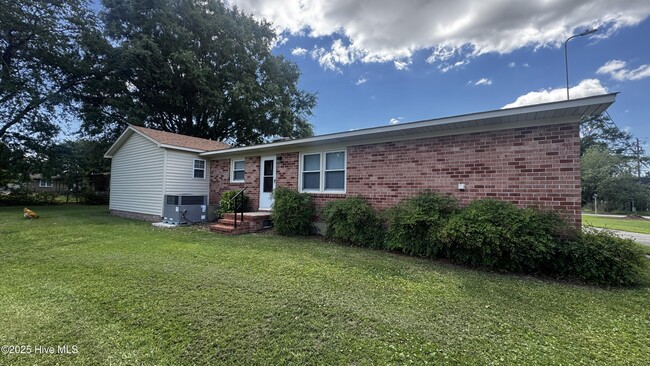Building Photo - 204 Diane Dr