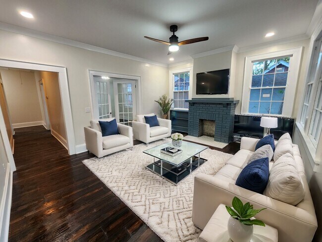 Building Photo - Charming Garden District Home