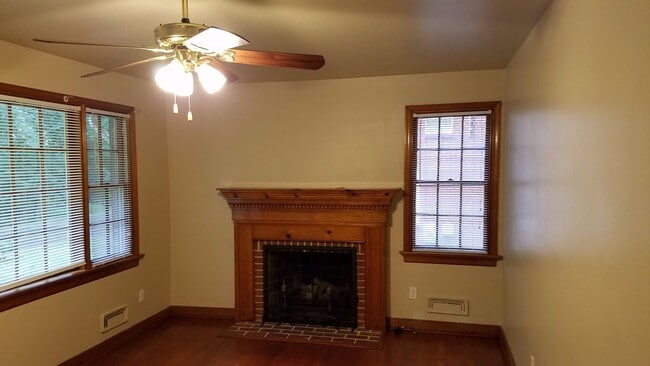 Building Photo - 3 BR / 1 BA Renovated Home North of Richmond, Available August 1