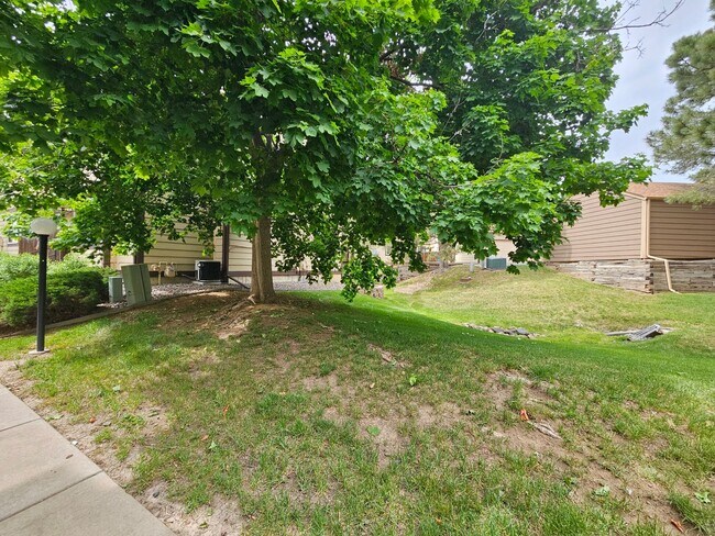 Building Photo - Aurora Highlands 3 Bed 2 1/2 Bath House w/...