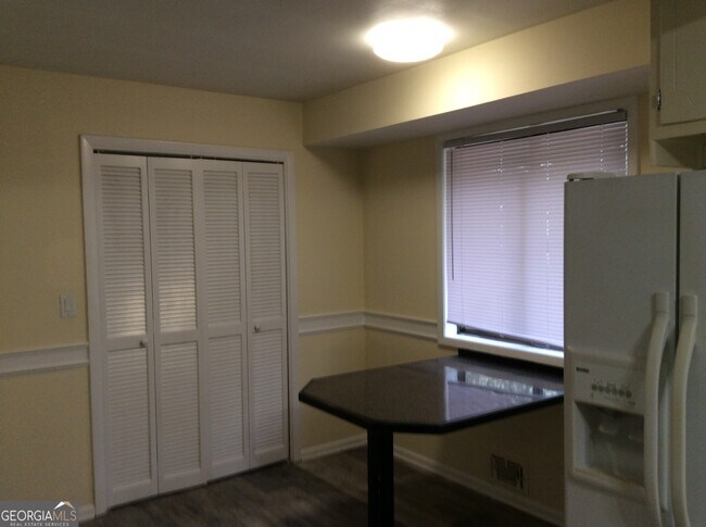 Building Photo - 5022 Rock Springs Rd