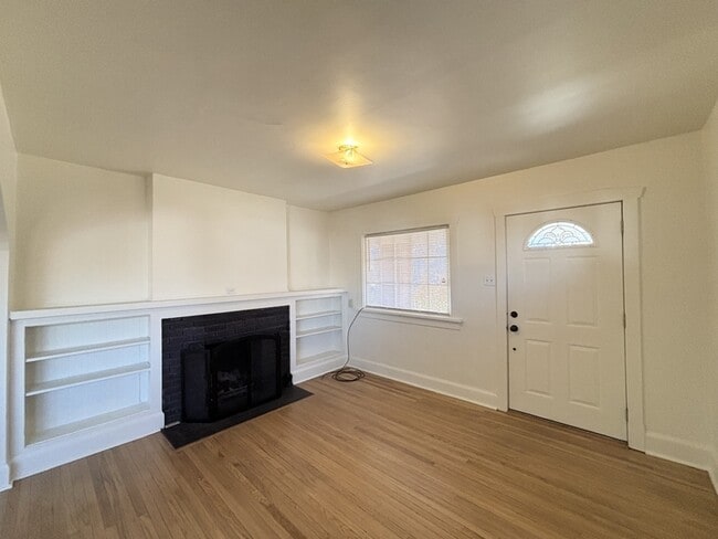 Building Photo - 361-361 Williams Ave S