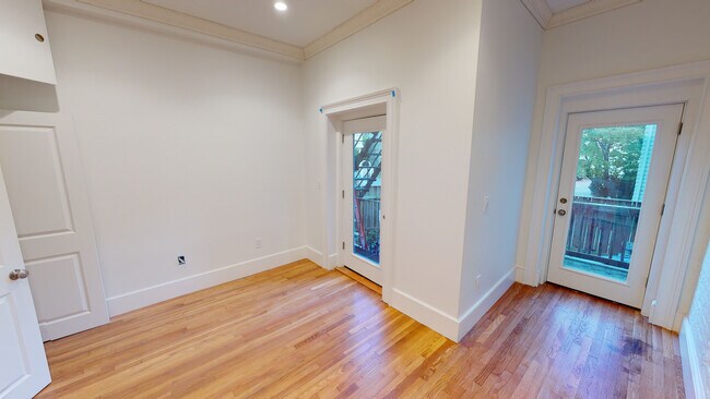 Building Photo - 60 Kirkland St